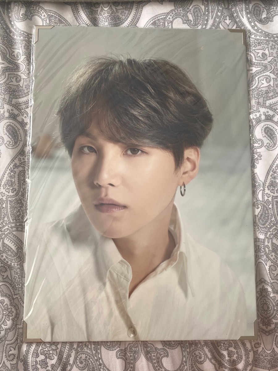 BTS SUGA プレミアムフォト SUGA TOUR]PREMIUM PHOTO (SUGA ver.) – BTS JAPAN OFFICIAL SHOP