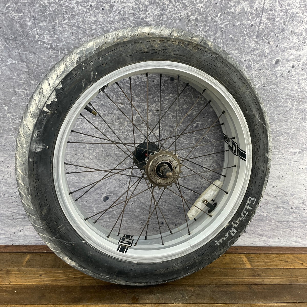 Schwinn Stingray OCC Chopper Rear Wheel 20 in Tire 20 x 4.25