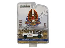 CHASE 1969 Chevrolet C-30 Dually Wrecker Fall Guy 1:64 Scale - Greenlight 44965B