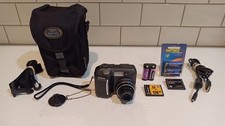 Nikon Coolpix 885 3.2MP Digital Camera Digicam Camera Bundle w/ Batteries & Accs