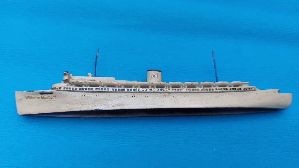 WIKING 1:1250 aus Metall Schiff Schiffsmodell WILHELM GUSTLOFF (KdF) bemahlt - Bild 3 von 4