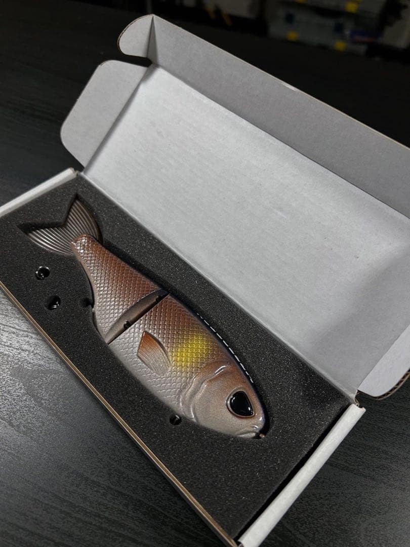 GEECRACK Keepcast 2026 Limited Metroglyde Lateral Fishing Lure, Unused - Image 3