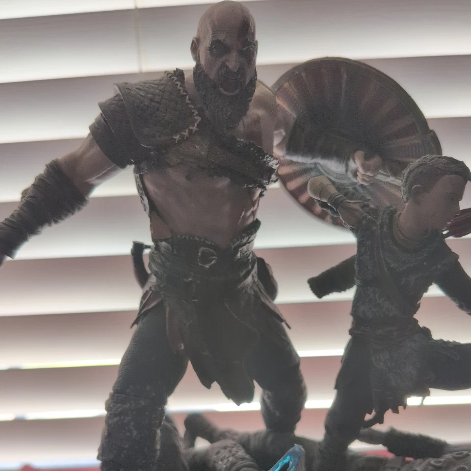 Estatua de God of War Edición Coleccionista PS4 Kratos y Atreus Figura Oficial Solo Foto 2 de 4