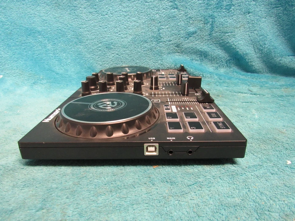 Numark Party Mix II Double Deck Controller with Party Lights - Image 4 of 4