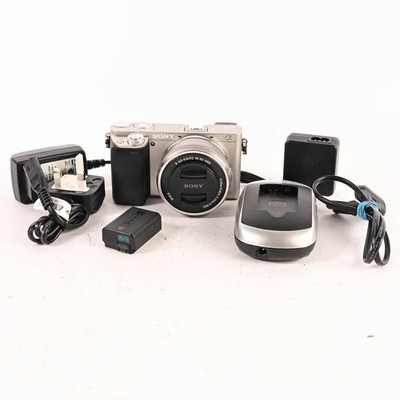 Sony Alpha 6000 24,3 MP 16-50mm F3.8-5.6 Kit Objektiv Silber SHP 309881