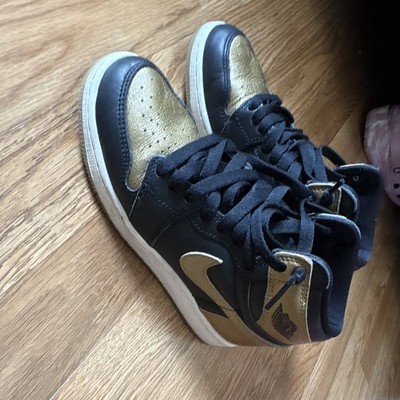 Nike Air Jordan 1 Mid Top Lace-Up Sneakers Black/Gold Colorblock Teens