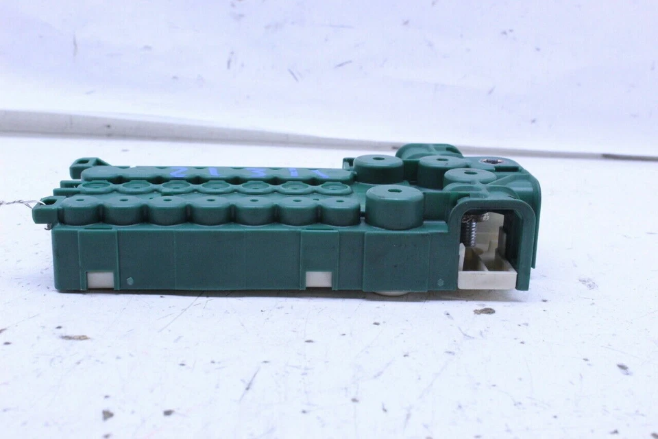 BMW X5 525i 530i E39 2001-2003 maletero caja de relé de fusibles OEM usado Foto 4 de 4