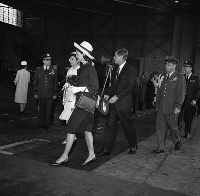Mrs Kennedy stands Empress Farah a hangar National Airport duri- 1962 Old Photo