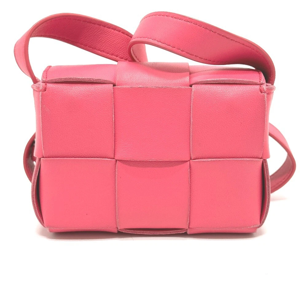 Bottega veneta cassette hotsell bag in maxi intreccio