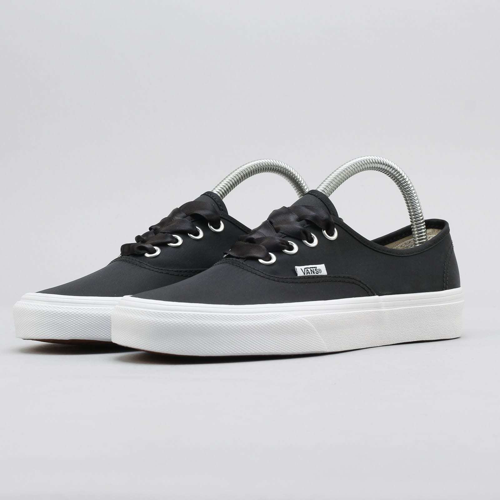Vans Authentic (satin lux) black / true wh EU 39, Frauen, Schwarz, VA38EMQ9I Vans Authentic (satin lux) black / true wh EU 39, Frauen, Schwarz, VA38EMQ9I