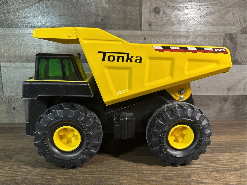 Caminhão basculante Tonka / Metal 4000 / Aço prensado / #26670 - Imagem 2 de 4