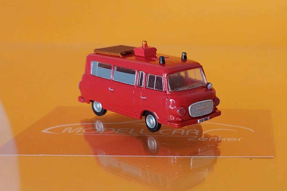 Brekina MCZ 03-426 IFA Barkas B1000 Ausrückedienstwagen ADW "Feuerwehr Dresden" - Bild 2 von 3