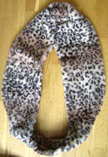 Damen Rundschal mit Tierfellmuster