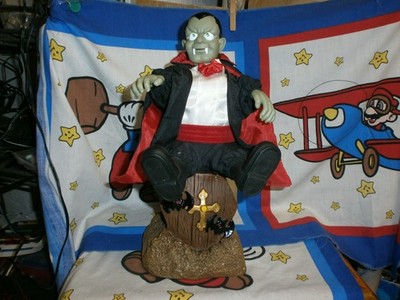 Gemmy 1998 Dancing Vampire on Coffin Sings ''The Midnight Hour'' Halloween WORKING