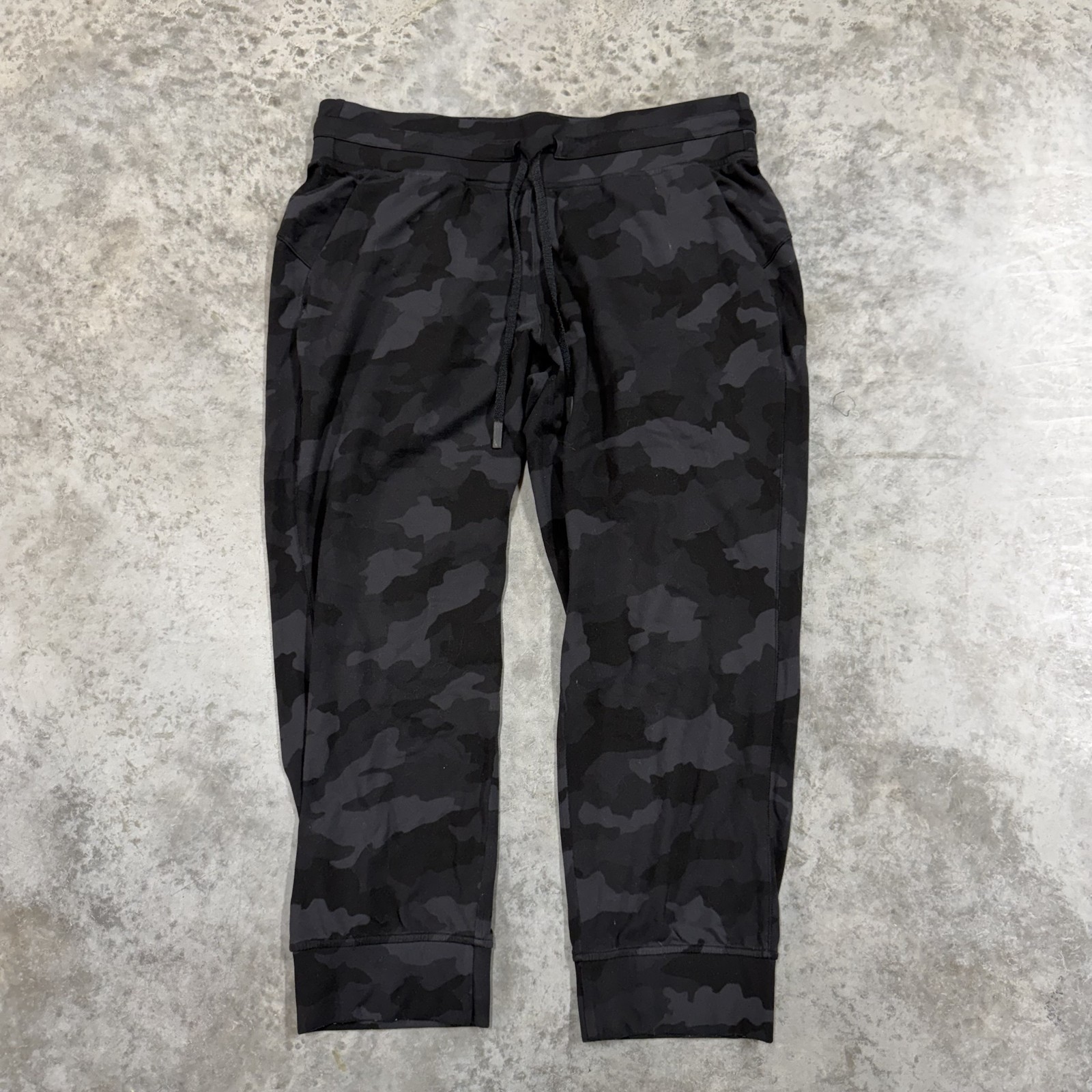 Lululemon Jogger Pants Womens 12 Black Camo Tapered Drawstring Cuffed Athletic