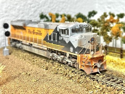 HO Scale Athearn Genesis Union Pacific 1989 Rio Grande SD70ACe DC Only Weathered