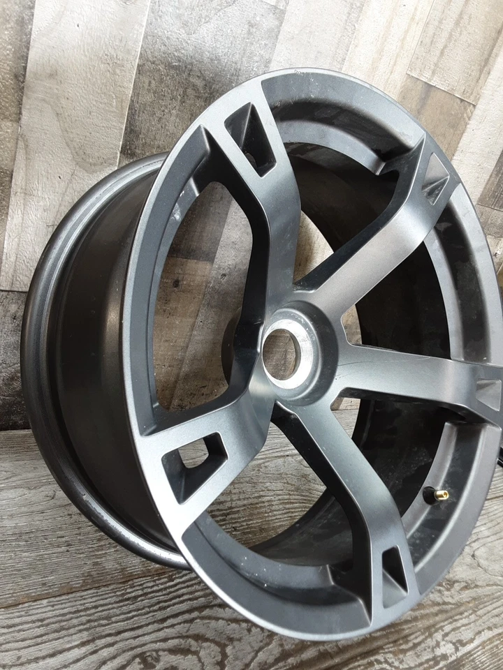 Llanta trasera Can-Am Can Am Ryker 900 Ace 2022 22-25 ligeramente doblada Foto 4 de 4