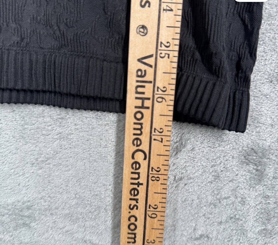 Lululemon Textured Pullover Workout Tip With Thum… - image 7