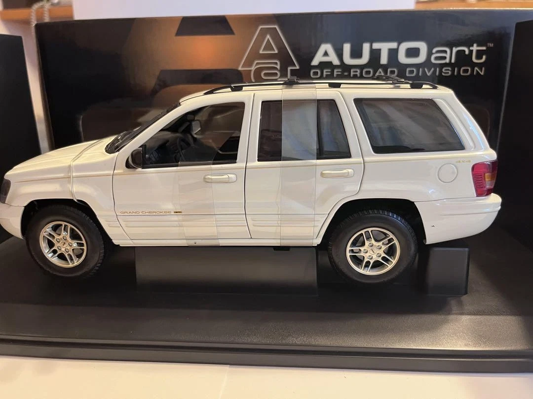 ミニカー AUTOart Jeep Grand Cherokee 1/18 AUTOart 1/18 Jeep Grand Cherokee Model Car Used | eBay