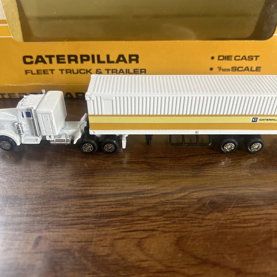 Caterpillar Fleet Truck & Trailer Shinsei Model / 1:128 Scale die-cast in Box - Image 3 of 4