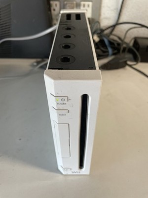 Wii Console Only RVL-001 For Parts As Is - Powers On - Doesn't Read Disc At All