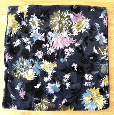 NWT VERA BRADLEY DECORATIVE THROW PILLOW COVER CHRYSANTHEMUM CRUSH 36727-14915