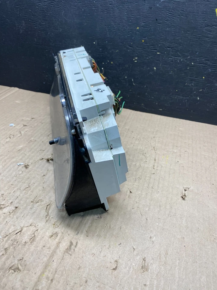 2000 to 2002 Ford Expedition Speedometer Instrument Gauge Cluster N2614 PS - Image 2 of 4