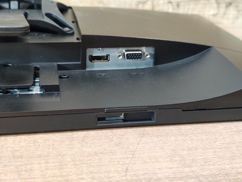 Dell E2216h Monitor. DisplayPort and VGA. With single arm CBS desk mount. - Picture 9 of 12