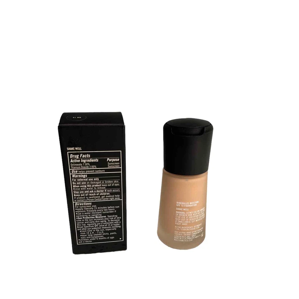Mac Light Reflecting Mineralize Moisture LSF 15 Foundation NW13 - Bild 2 von 2