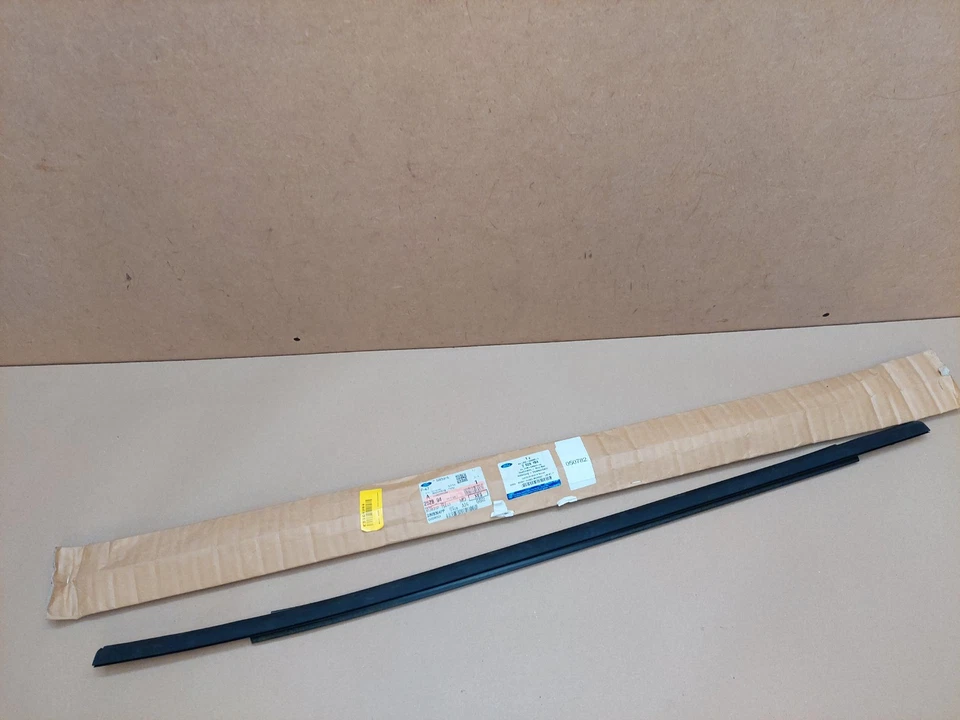 Ford Escape MK4 Rear Door Window Belt Weatherstrip 2528194 2022-on Genuine NEW - Image 2 of 4