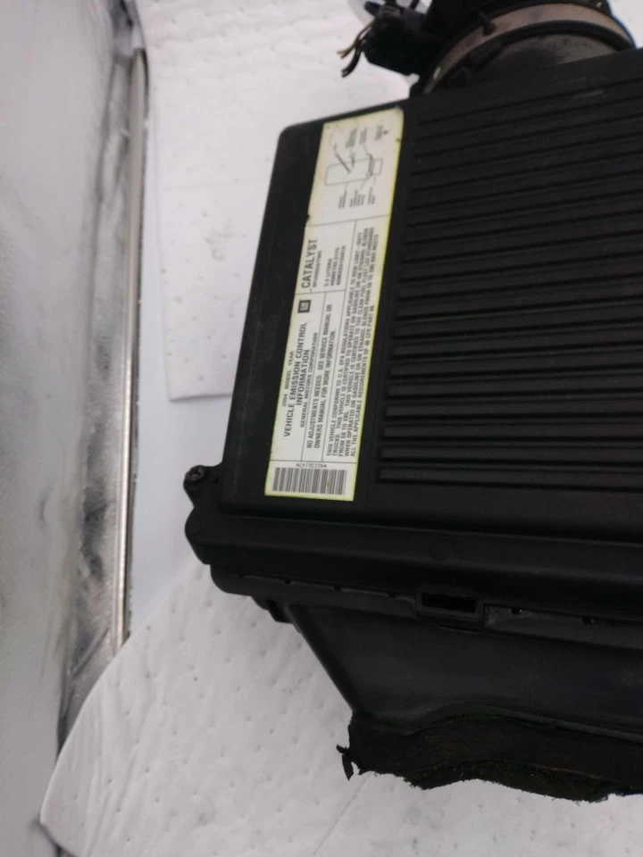 Conjunto de filtro de aire usado se adapta a: Chevrolet Suburban 1500 2004 sin alta capacidad G Foto 4 de 4