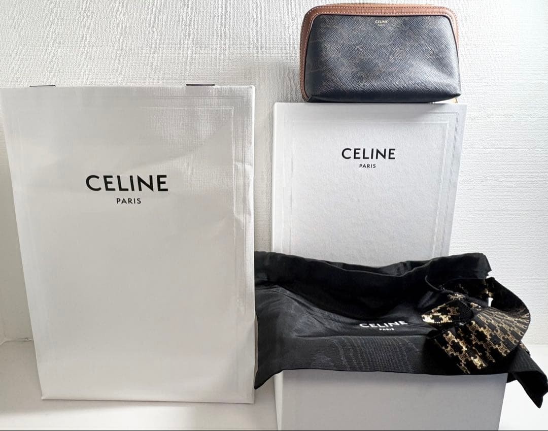 Authentic, beautiful condition CELINE Chain Clutc… - image 6