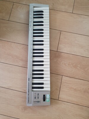 ROLAND PC-300 USB MIDI KEYBOARD CONTROLLER 