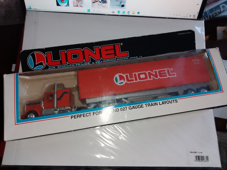 Boxed New Lionel O Gauge Tractor & Trailer O Gauge Lorry . Red Lionel