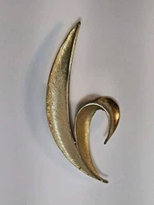 Vintage Crown Trifari 1950s Brushed Gold Tone Enamel Split Leaves Brooch Pin 