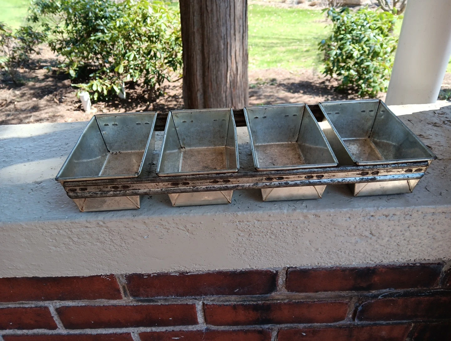 VINTAGE 4 LOAF METAL BAKING PANS BREAD CAKES CATERING OLD