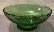 Vintage E.O. Brody Co. Cleveland Ohio 1950’s Green Glass Scalloped Rim Bowl