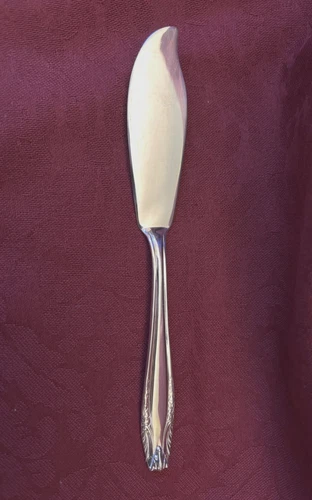 Vintage Wallace  STERLING SILVER flat handle MASTER BUTTER KNIFE, 42grams, 7"