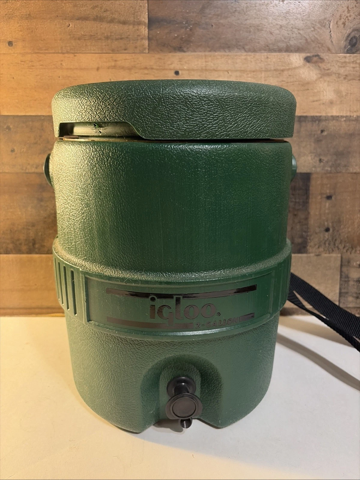 Vintage Igloo 2 Gallon Seat Top Water Cooler Beverage Jug USA Green nylon strap