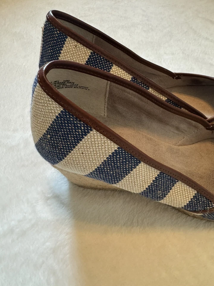 GH Bass & Co - Kate Striped Women’s  sz 10 Slip On Wedge Shoes - Image 2 of 4