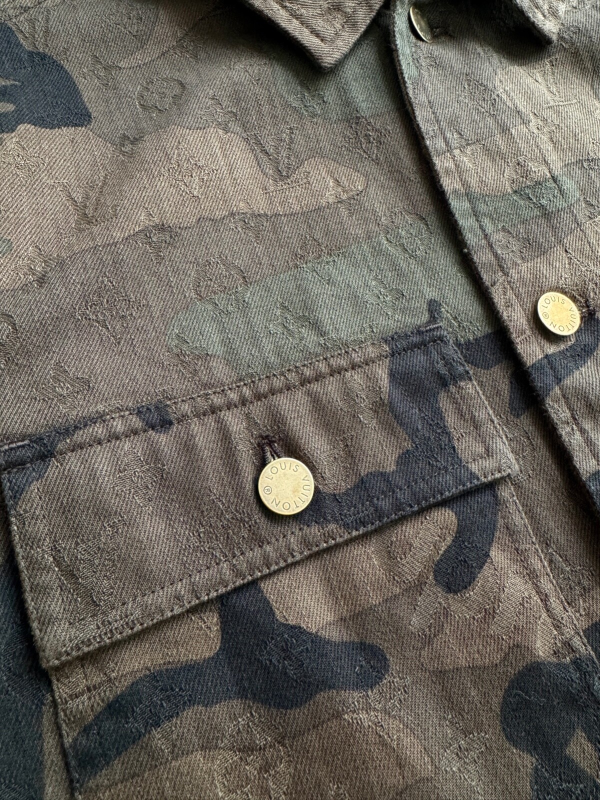 Men's Authentic LOUIS VUITTON SUPREME Camo Monogram Denim Trucker Jacket 46 S/M image 5