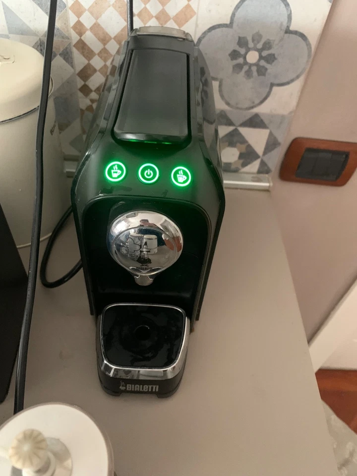 macchinetta del caffe bialetti nera utilizzata pochissimo - Immagine 2 di 4