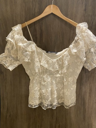 Zara Women’s Medium Lace Summer Blouse Off The Shoulder Floral Delicate Cream