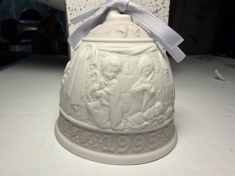 Lladro 1995 bell, 3", porcelain, from Spain