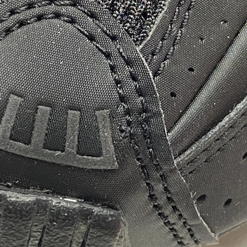 (W) Tenis para mujer Nike Shox R4 negros Foto 3 de 4