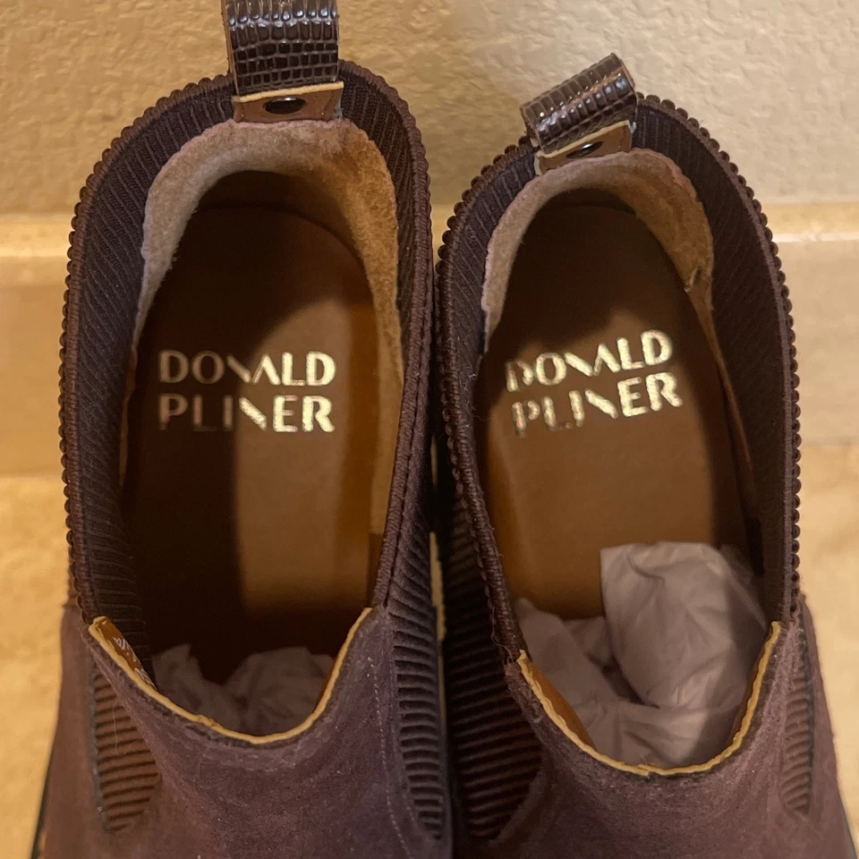 Donald Pliner Mujer’s 7 Botas Chelsea Marrón Gamuza Suela con Tacos Botines Nuevos Foto 2 de 4