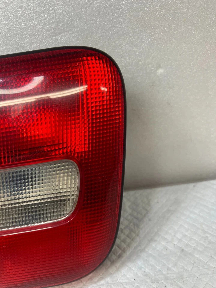 1999 VOLVO V70 LEFT DRIVER TAIL LIGHT SIDE 9151636 OEM (E-9) - Изображение 4 из 4