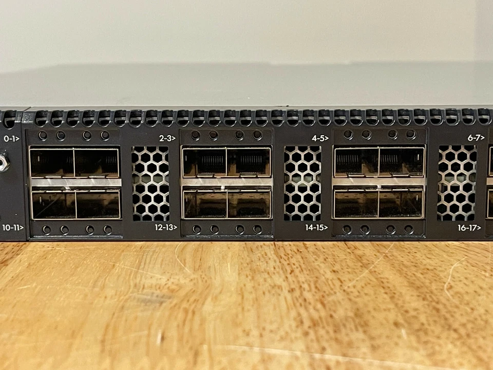 HP StorageWorks SN6000 Stackable 8Gb Fibre Channel Switch 20x SFP 4x XPAK No PSU - Image 4 of 4