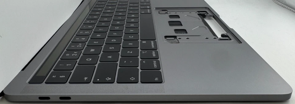MacBook Pro 13 2019 A1989 FUNDA SUPERIOR GRIS sin batería *TECLADO no funciona* Foto 3 de 4