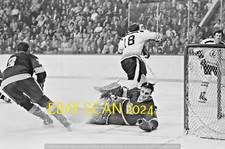 GARY EDWARDS Big SAVE vs BOSTON BRUINS 35mm (3) B+W NEGATIVES LA KINGS GOALIE